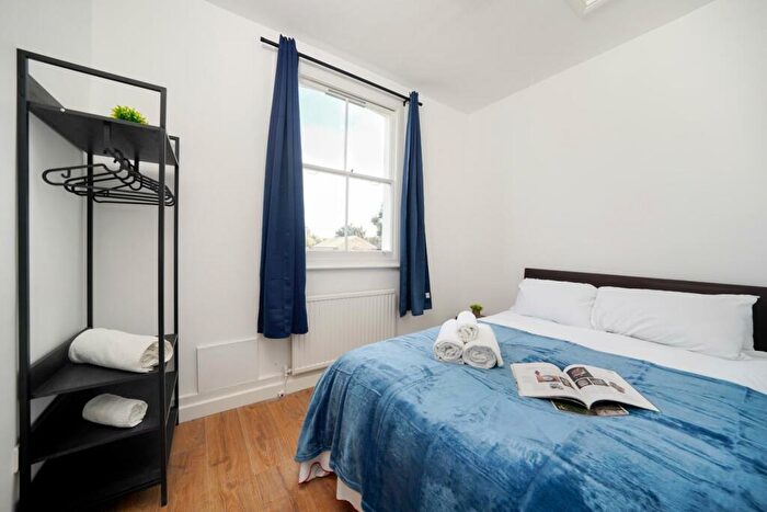 Apartment To Rent In Grafton Road, London, NW5