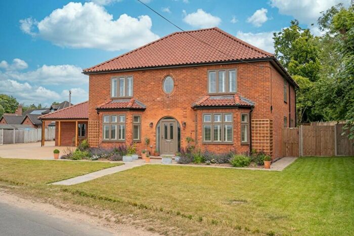 5 Bedroom Detached House For Sale In Wicklewood, NR18