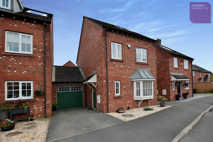 4 Bedroom Link Detached House For Sale In Meadow Close, Coppull, Chorley, PR7
