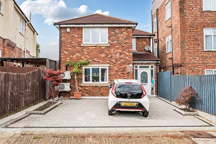 4 Bedroom Detached House For Sale In Passmore Gardens, London, N11