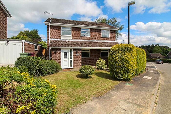 4 Bedroom Detached House To Rent In Pennywell Drive, Holymoorside, S42