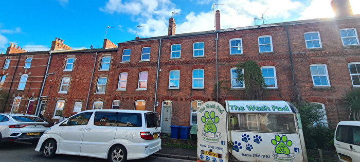 6 Bedroom Terraced House For Sale In West Street, Banbury, Oxfordshire, OX16