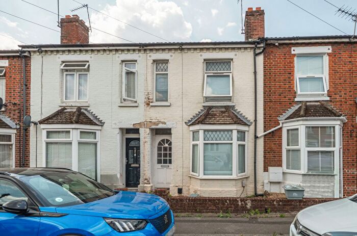 3 Bedroom Terraced House For Sale In Burton Road, Polygon, Southampton, Hampshire, SO15