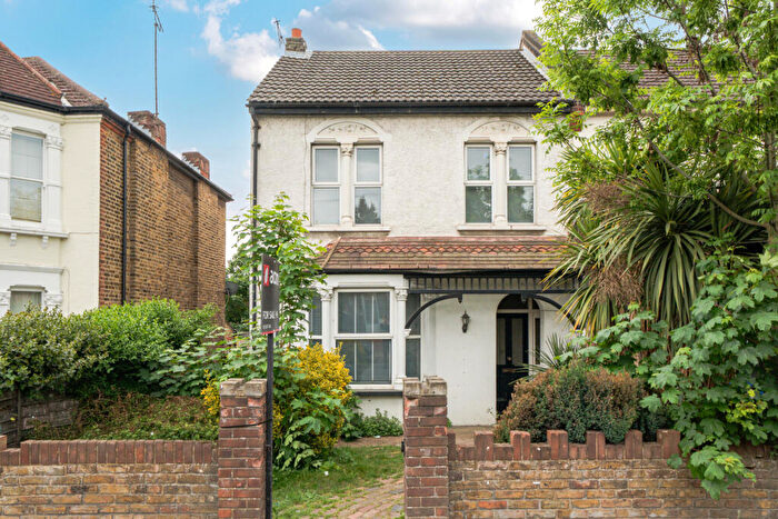 3 Bedroom Apartment For Sale In Pembroke Road, Erith, DA8