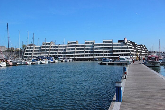 2 Bedroom Flat For Sale In Ocean Court, Stonehouse, Plymouth, PL1