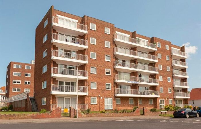 2 Bedroom Flat To Rent In Bay View Heights, Birchington, Kent, CT7