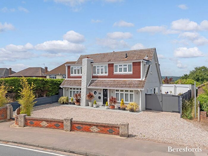 4 Bedroom Chalet For Sale In Crays Hill, Billericay, CM11