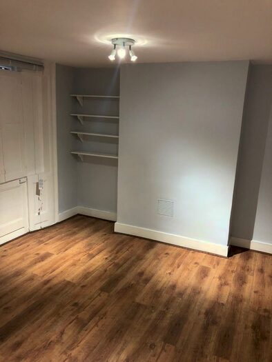 1 Bedroom Ground Flat To Rent In Dalston Lane, London, E8