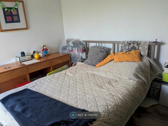 4 Bedroom End Of Terrace House To Rent In Calton Walk, Bath, BA2