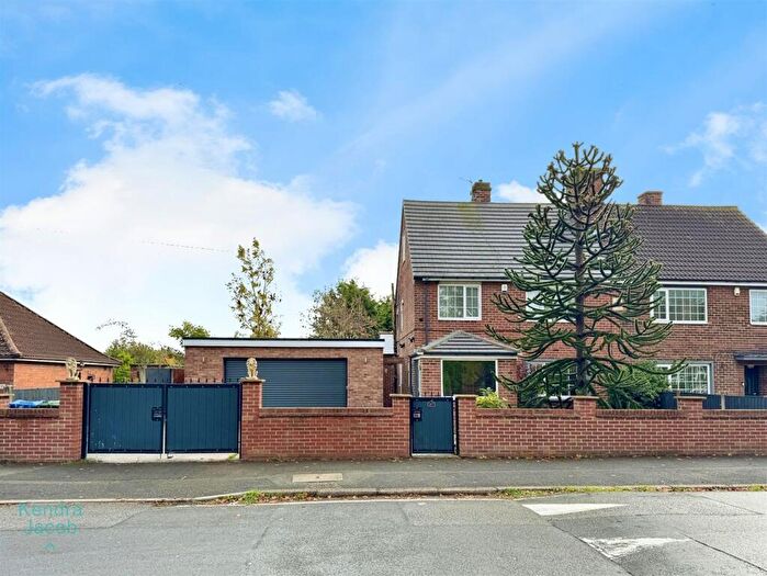 3 Bedroom Semi-Detached House For Sale In Shrewsbury Road, Worksop, S80