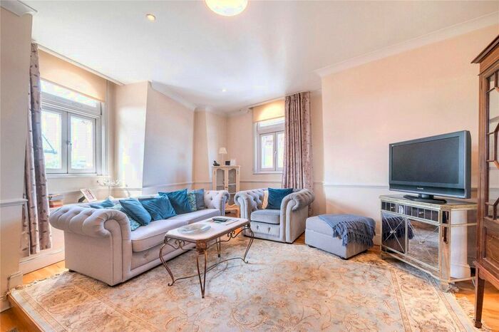2 Bedroom Flat To Rent In Shaftesbury Avenue, Covent Garden, London, WC2H