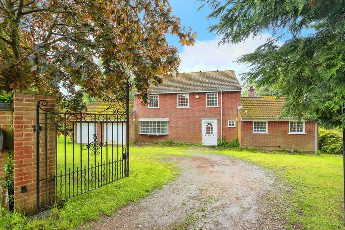 4 Bedroom Detached House For Sale In Meeting Hill Road, North Walsham, NR28