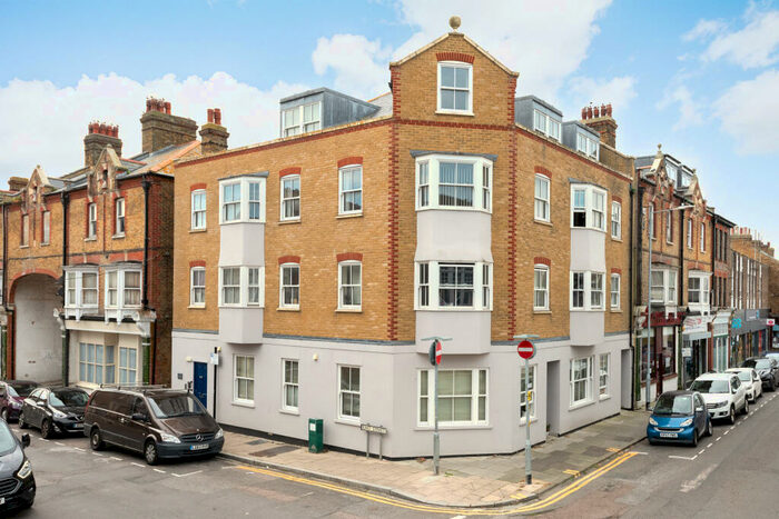 2 Bedroom Flat For Sale In East Street, Herne Bay, Kent, CT6