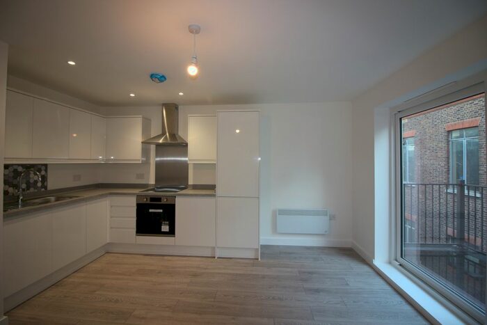 3 Bedroom Flat To Rent In Flat, Postway Mews, Illford, Essex, IG1