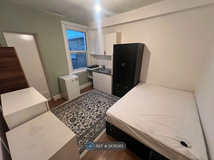 Studio To Rent In Fairbourne Road, London, N17