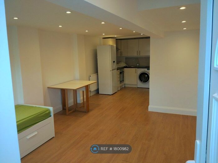 Studio To Rent In Headstone Lane, Harrow, HA2