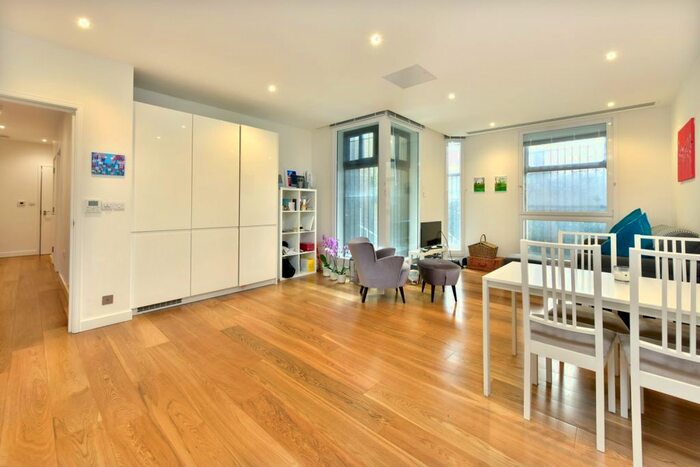 2 Bedroom Flat To Rent In Highbury Crescent, Highbury, London, N5