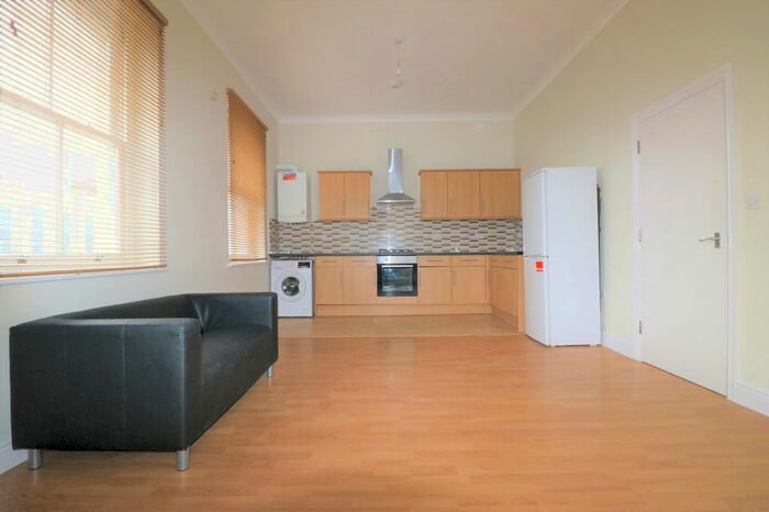 2 Bedroom Flat To Rent In Hoe Street, Walthamstow, London E17