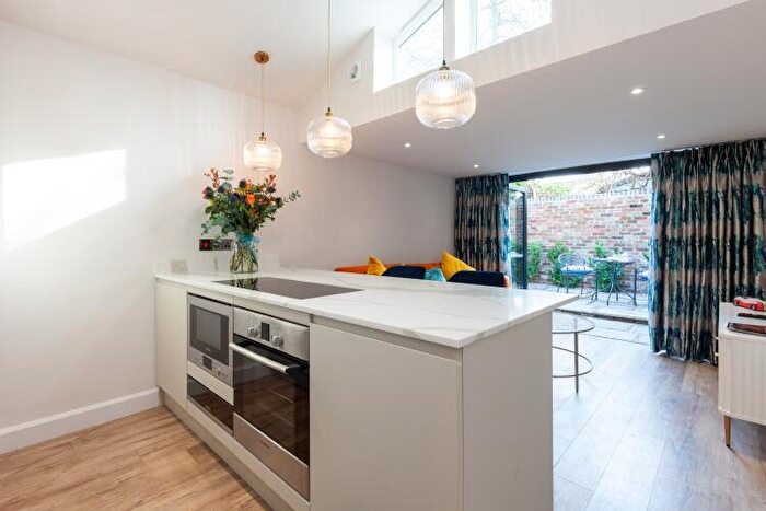 1 Bedroom Apartment To Rent In Bullingdon Road, East Oxford, OX4