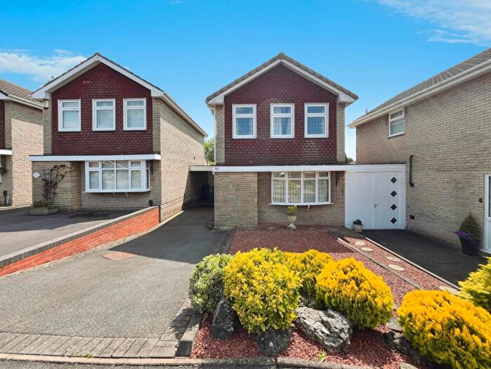 3 Bedroom Link Detached House For Sale In Wombourne Close, Dudley, DY3