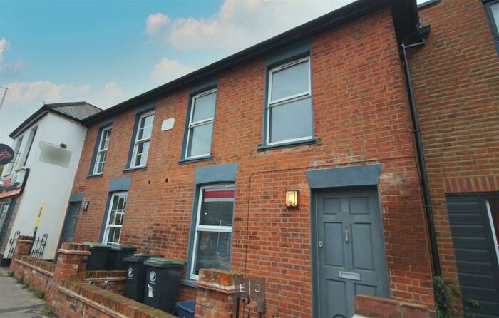 2 Bedroom Cottage To Rent In Church Hill, Loughton, IG10