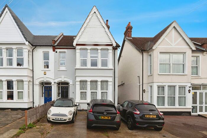 2 Bedroom Flat For Sale In Meteor Road, Westcliff-On-Sea, Essex, SS0