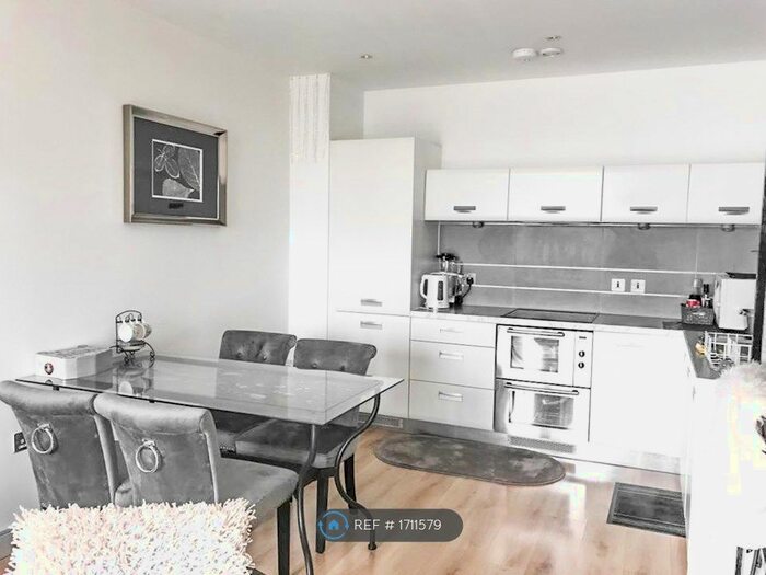 2 Bedroom Flat To Rent In Great Northern Tower, Manchester, M3