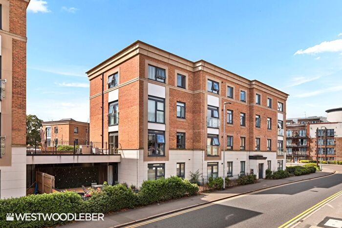 2 Bedroom Flat To Rent In Mead Lane, Hertford, SG13