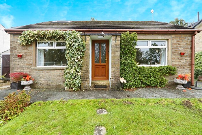 2 Bedroom Detached Bungalow For Sale In Hill Top Road, Hainworth, Keighley, BD21