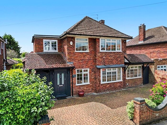 4 Bedroom Detached House For Sale In Cherry Orchard Gardens, West Molesey, KT8