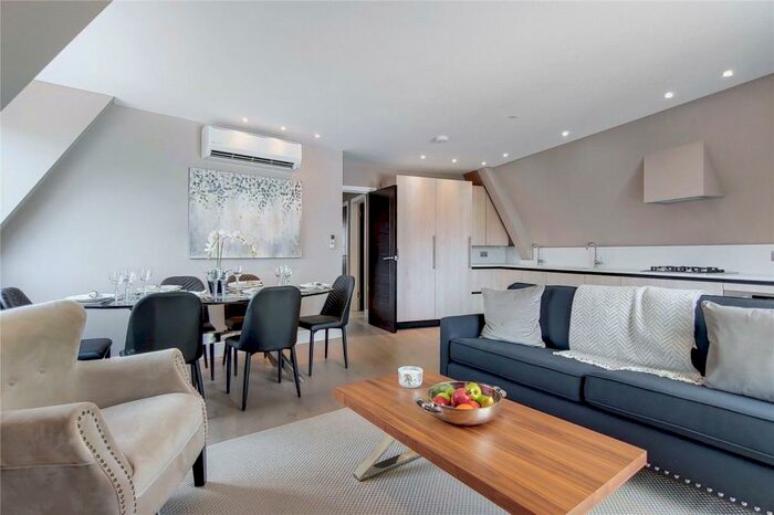 3 Bedroom Flat To Rent In Woodlands, Golders Green, NW11