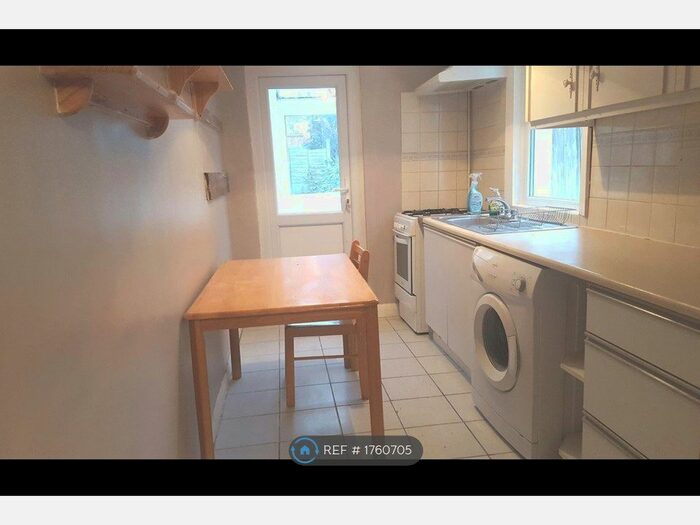 2 Bedroom Flat To Rent In Turnpike Lane, London, N8