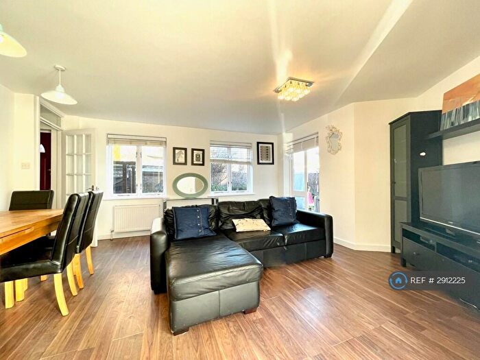3 Bedroom Terraced House To Rent In Francis Close, London, E14