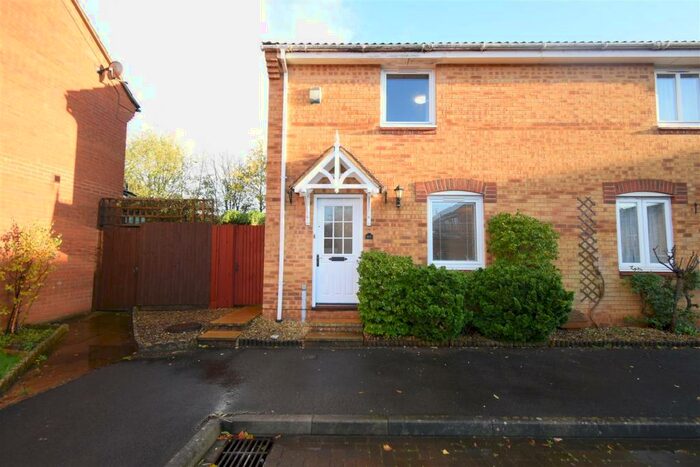 2 Bedroom End Of Terrace House To Rent In Elizabeth Way, Mangotsfield, Bristol, BS16