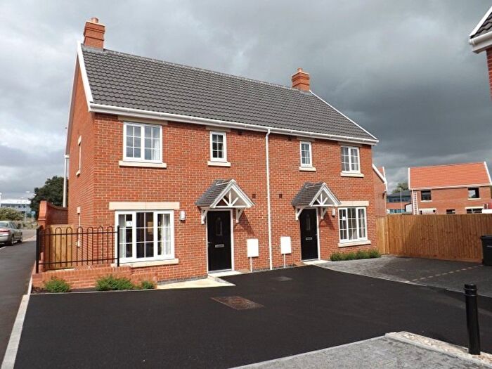3 Bedroom Semi-Detached House To Rent In Mission Road, Diss, IP22