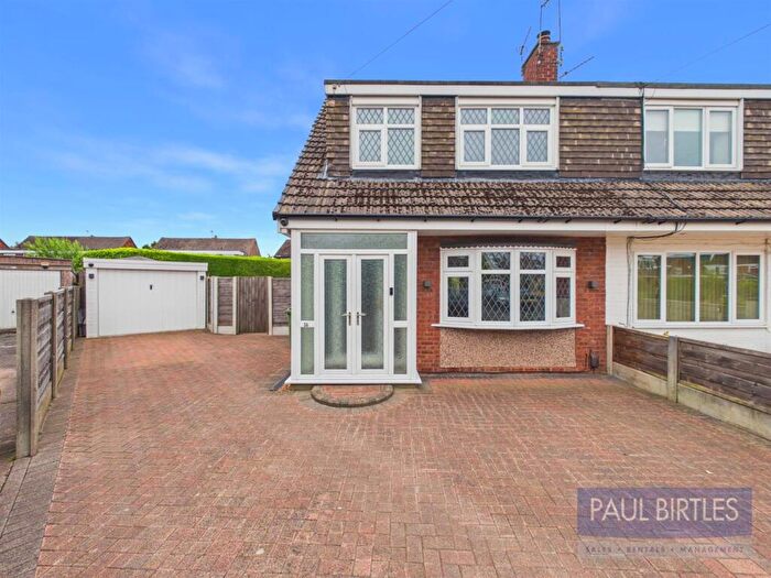 3 Bedroom Semi-Detached House For Sale In Lewis Avenue, Davyhulme, Trafford, M41