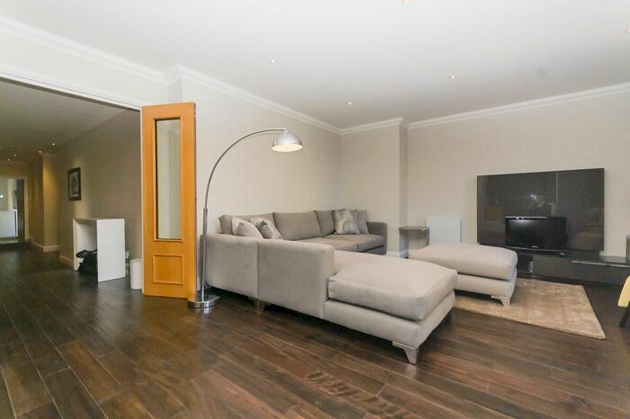 3 Bedroom Flat To Rent In Chicheley Street, County Hall Apartments, Waterloo, London, London, SE1