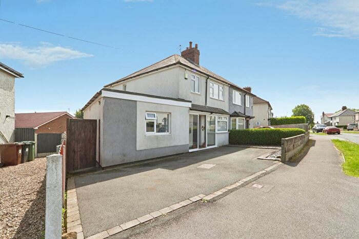 3 Bedroom Semi-Detached House For Sale In Hawthorn Avenue, Yeadon, Leeds, LS19