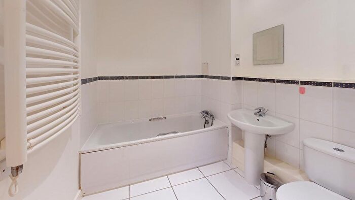 2 Bedroom Flat To Rent In Catalpa Court, Hither Green Lane, London, SE13