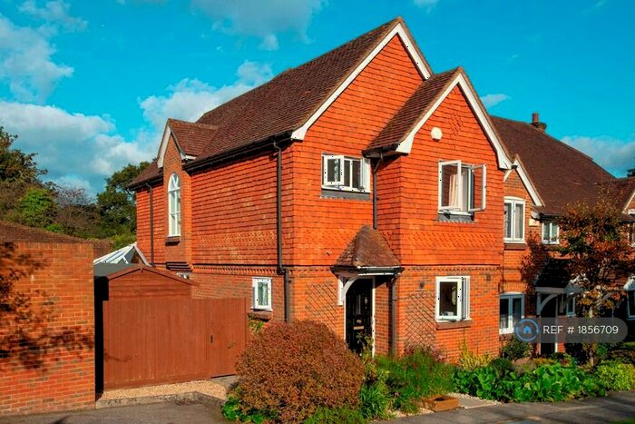 3 Bedroom End Of Terrace House To Rent In Collards Gate, Haslemere, Surrey, GU27