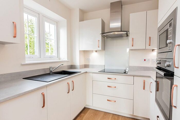 2 Bedroom Flat For Sale In Highgate Hill, Hawkhurst, TN18