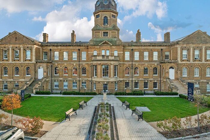 2 Bedroom Flat For Sale In Leishman Views, Aldershot, GU11