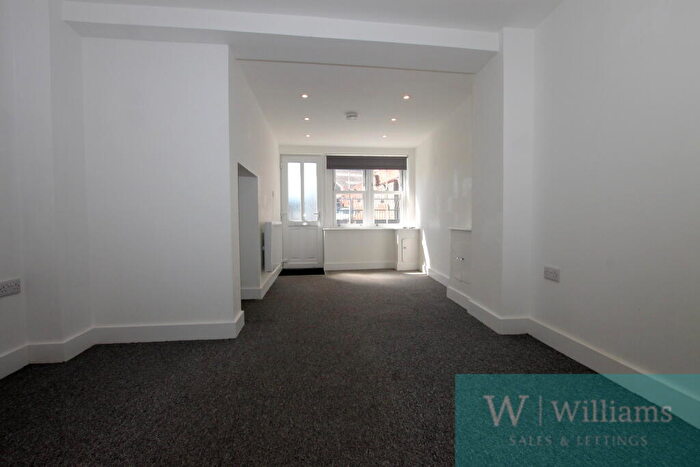 1 Bedroom Semi-Detached House To Rent In Lower St James Street, Newport, PO30
