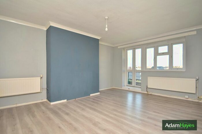 3 Bedroom Flat To Rent In Garden House, East Finchley N2