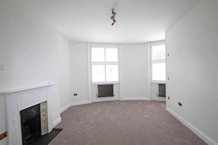 3 Bedroom Flat To Rent In Lansdowne Place, Hove, BN3