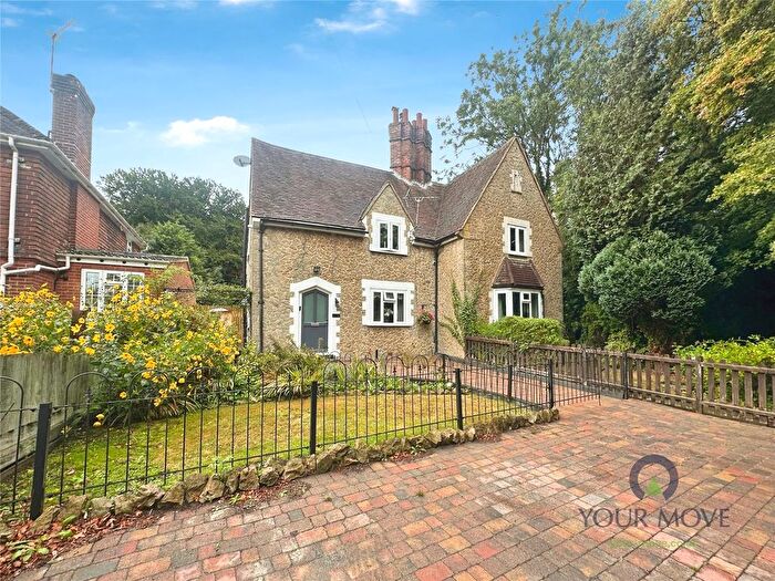 3 Bedroom Semi-detached House For Sale In Birling Road, Leybourne, West Malling, Kent, ME19