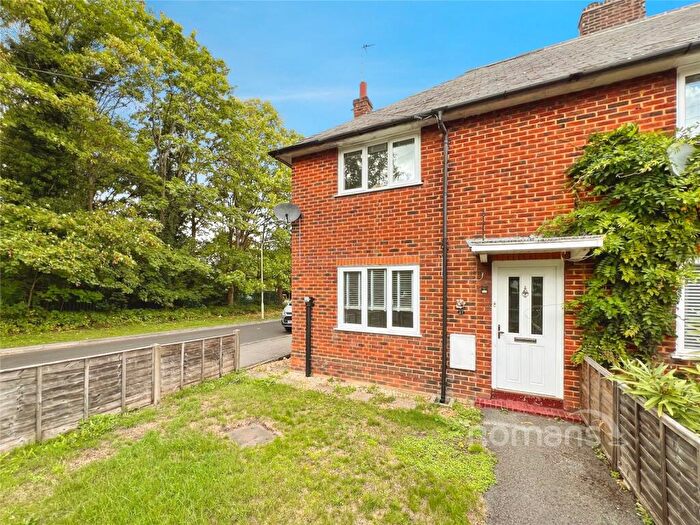 2 Bedroom Terraced House To Rent In Elles Close, Farnborough, Hampshire, GU14