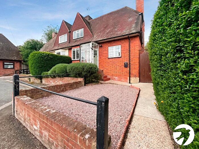 3 Bedroom Semi Detached House To Rent In Park Gardens, Erith, DA8