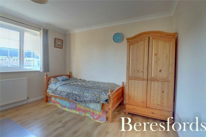 4 Bedroom Detached House For Sale In Glanmead, Shenfield, CM15