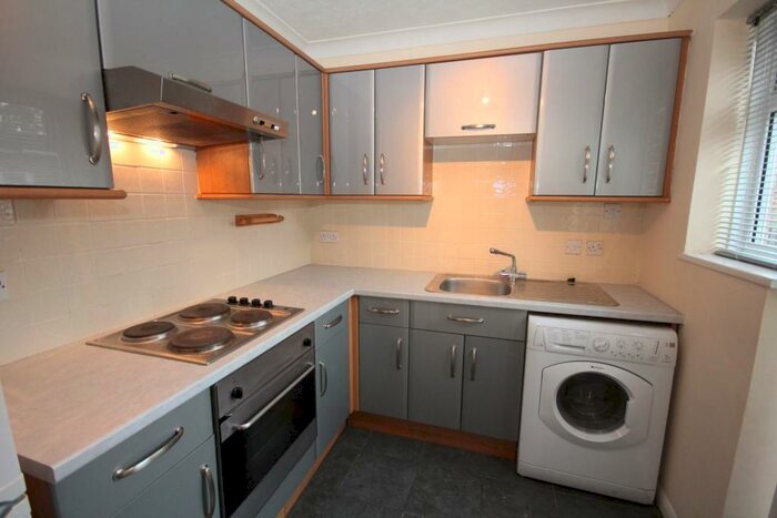 1 Bedroom Flat To Rent In Sussex Road, Haywards Heath, West Sussex, RH16